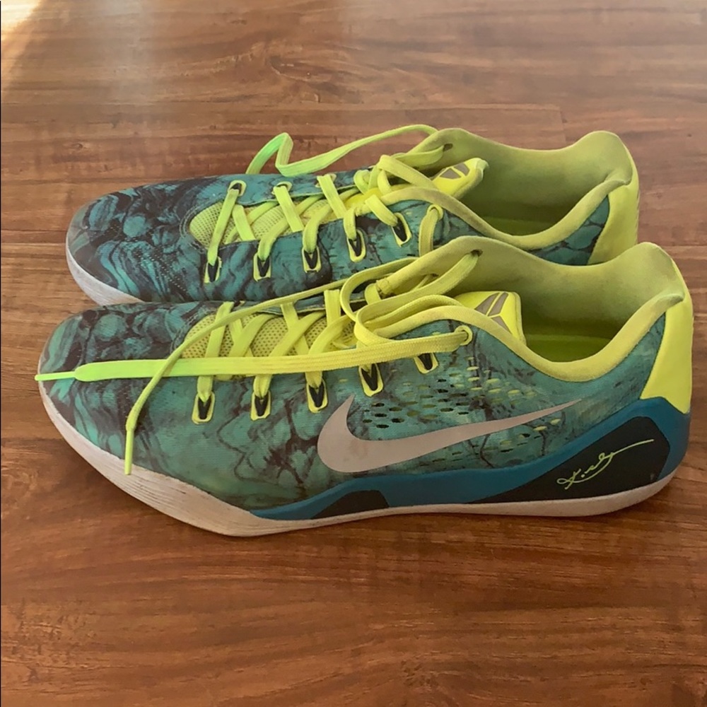 Nike men’s shoes